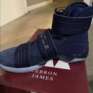 Men’s Sz 8 Lebron Shoes